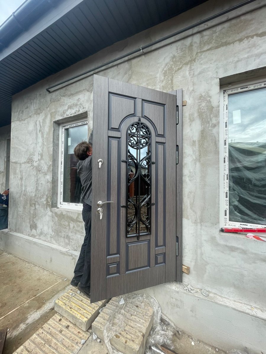 Дверь в коттедж входная KT-079-3